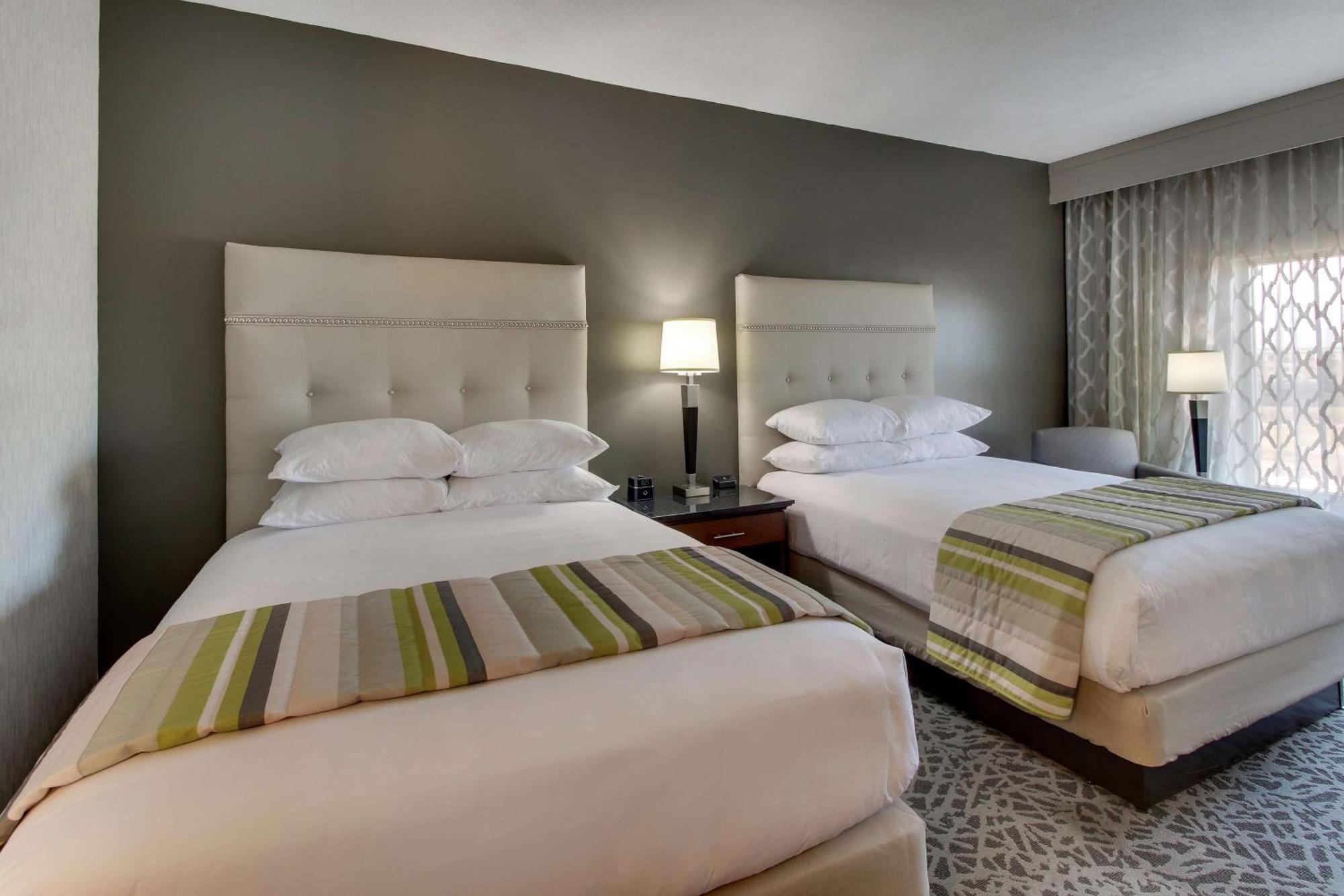 Drury Inn & Suites Cleveland 비치우드 외부 사진