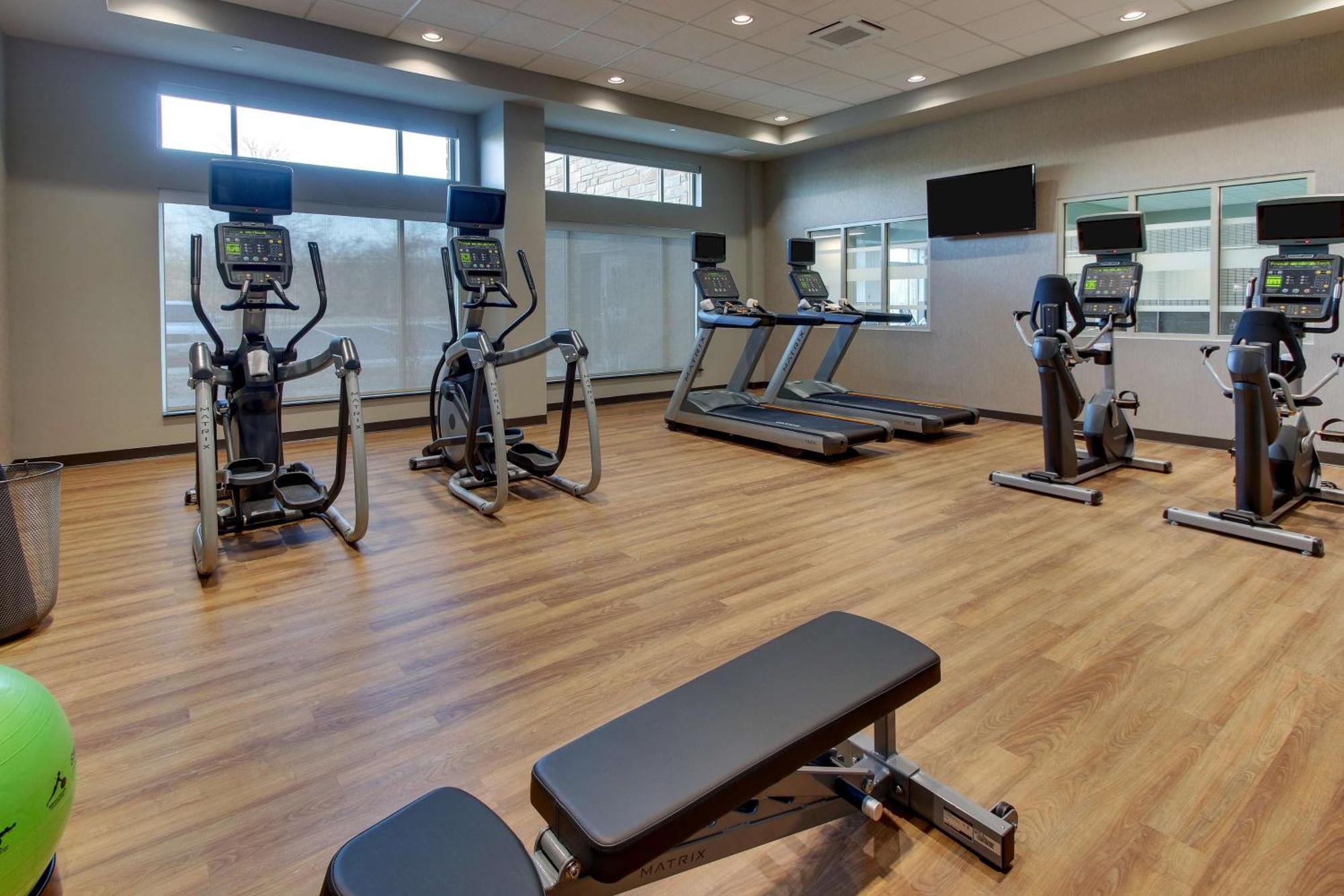 Drury Inn & Suites Cleveland 비치우드 외부 사진