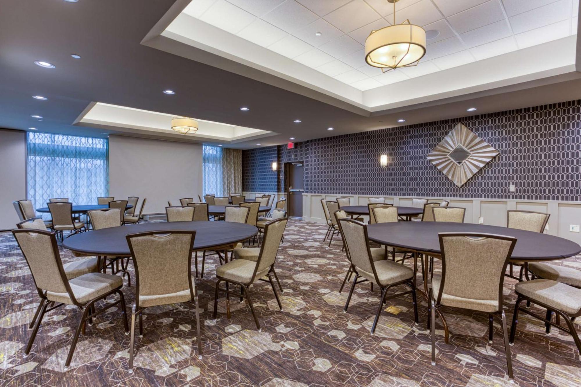 Drury Inn & Suites Cleveland 비치우드 외부 사진