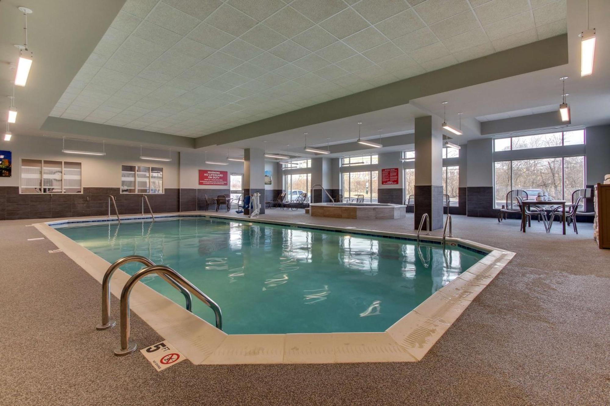 Drury Inn & Suites Cleveland 비치우드 외부 사진
