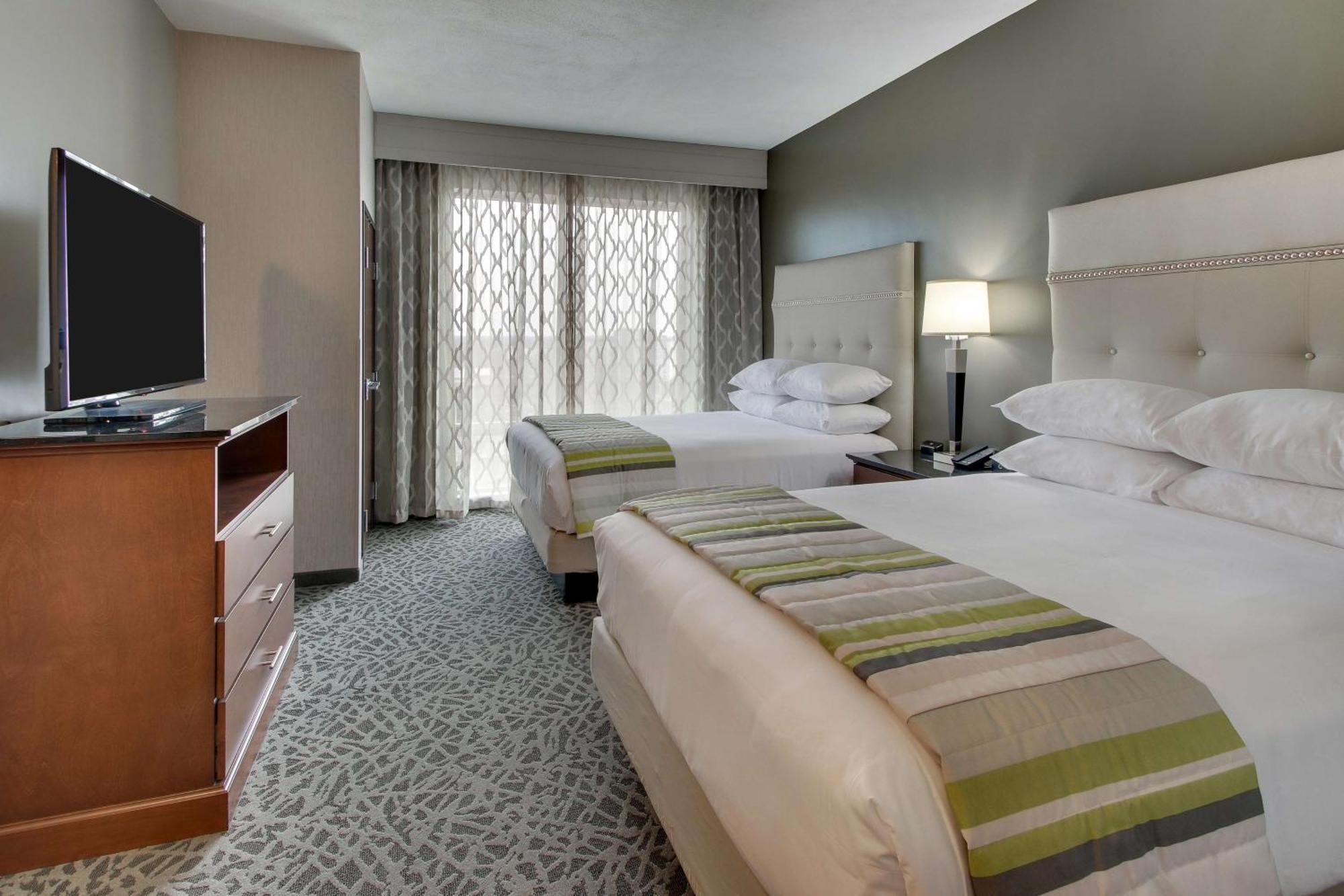 Drury Inn & Suites Cleveland 비치우드 외부 사진