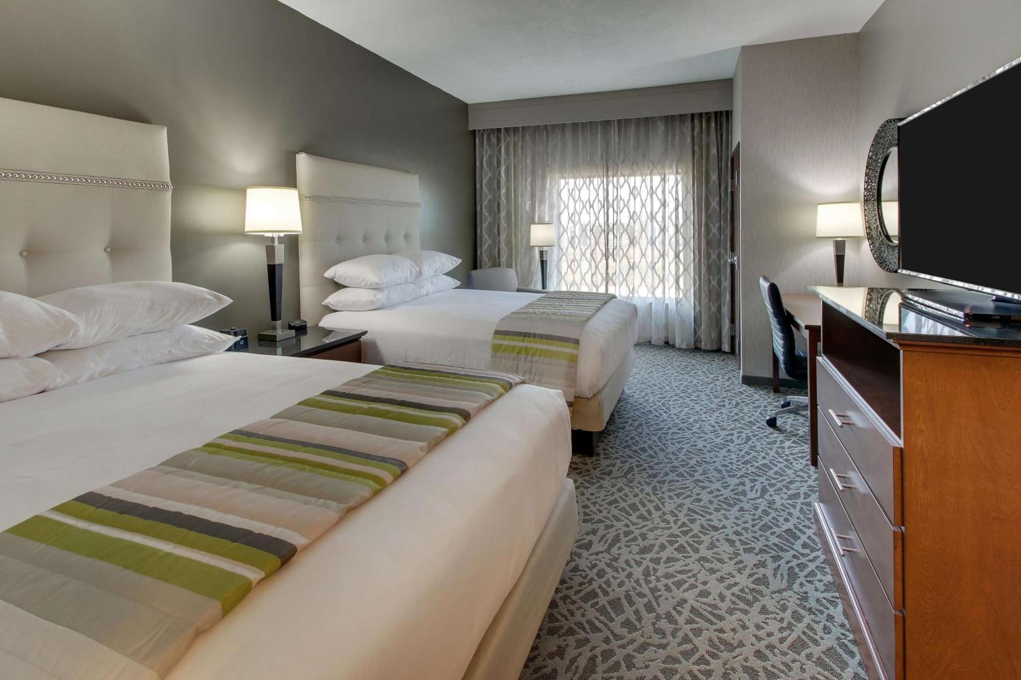 Drury Inn & Suites Cleveland 비치우드 외부 사진