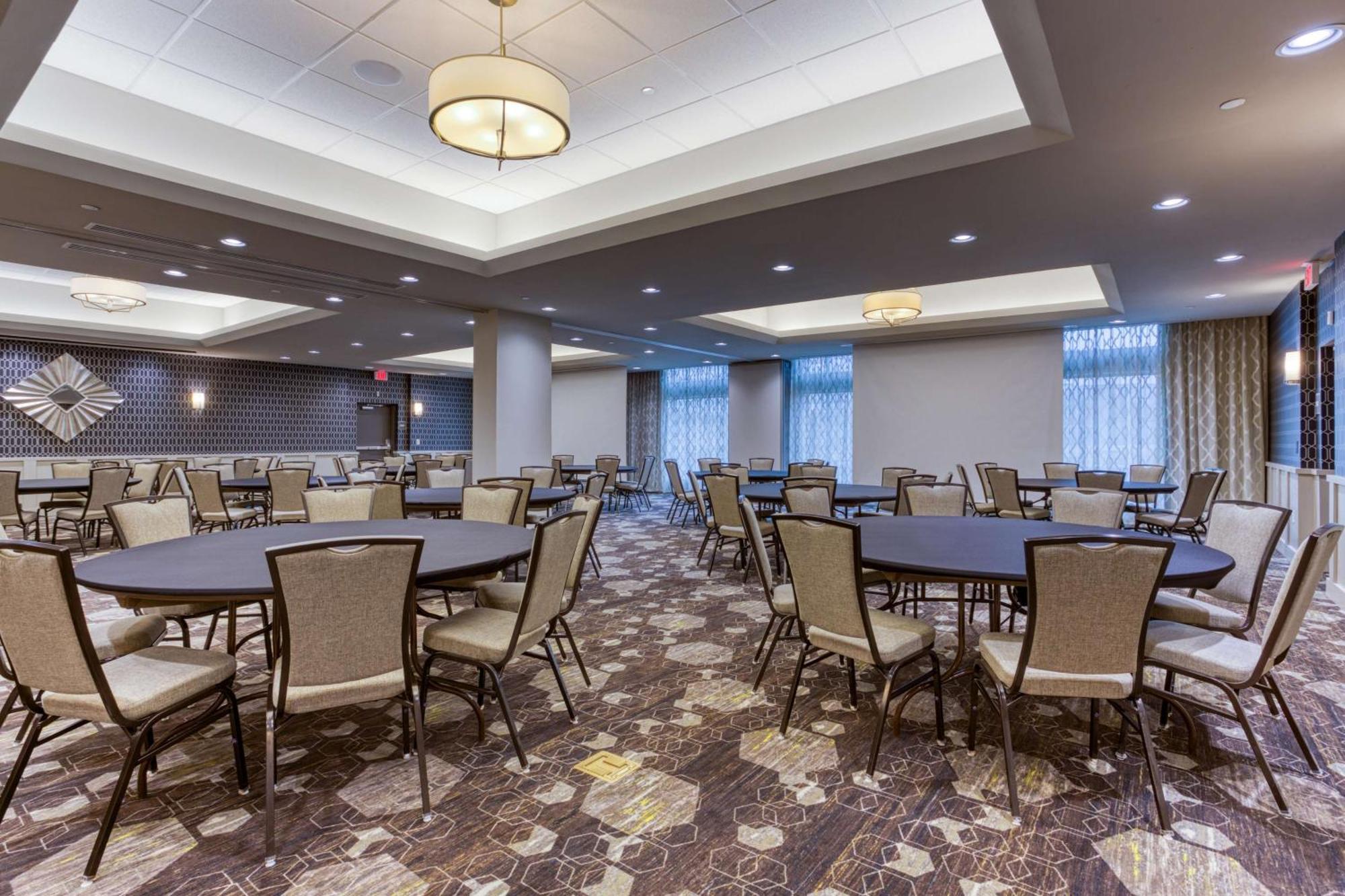 Drury Inn & Suites Cleveland 비치우드 외부 사진